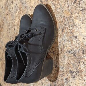 Women's tie ankle boots